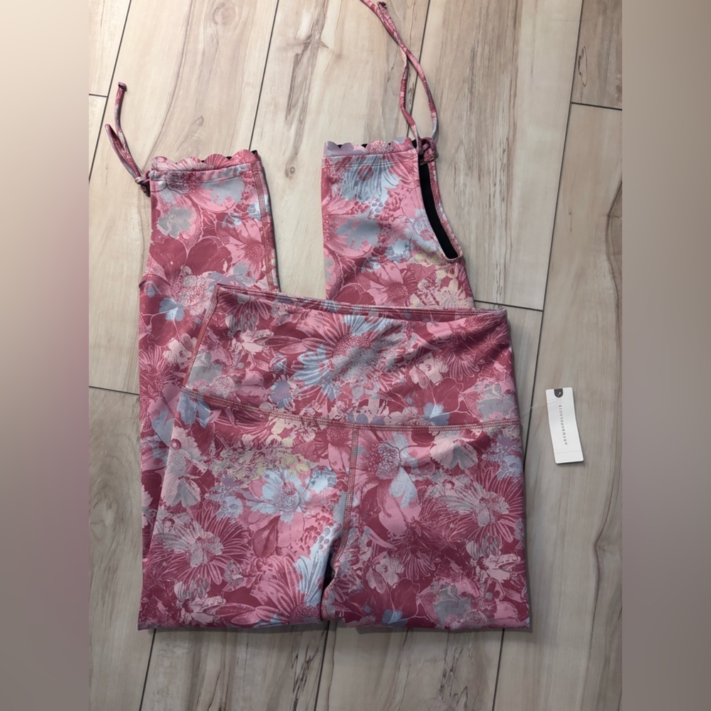 Anthropologie Pink Floral Scalloped Leggings
